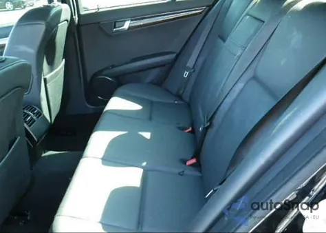 2009 Mercedes-Benz C300 из США, поврежденный, VIN WDDGF54X59F267040